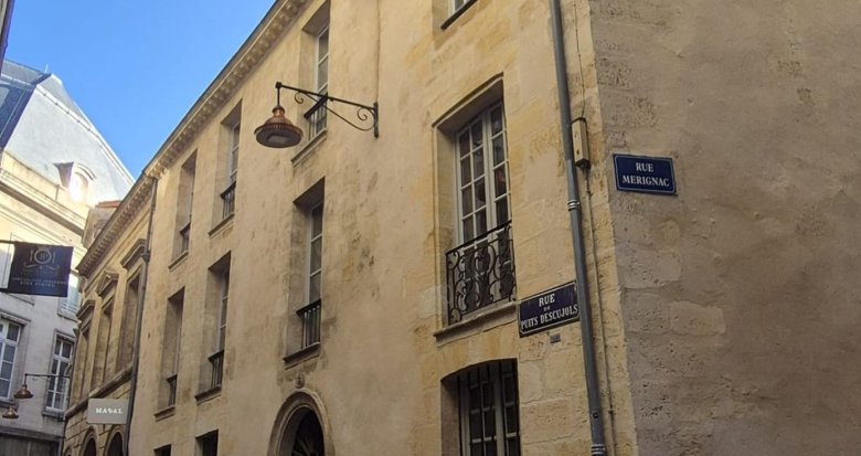 Achat / Vente appartement neuf Bordeaux réhabilitation centre-ville à deux pas de la Garonne (33000) - Réf. 13672